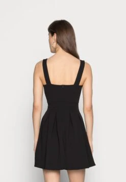 Wal G V Neck Skater - Cocktailjurk - Black -Wal G 0008edfbcb0348a7a1ec0ced10010a59
