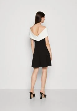 Wal G Alia Off Shoulder Skater - Cocktailjurk - Black/White -Wal G 03cd79fcd70e479d9f842ed0921f6f07