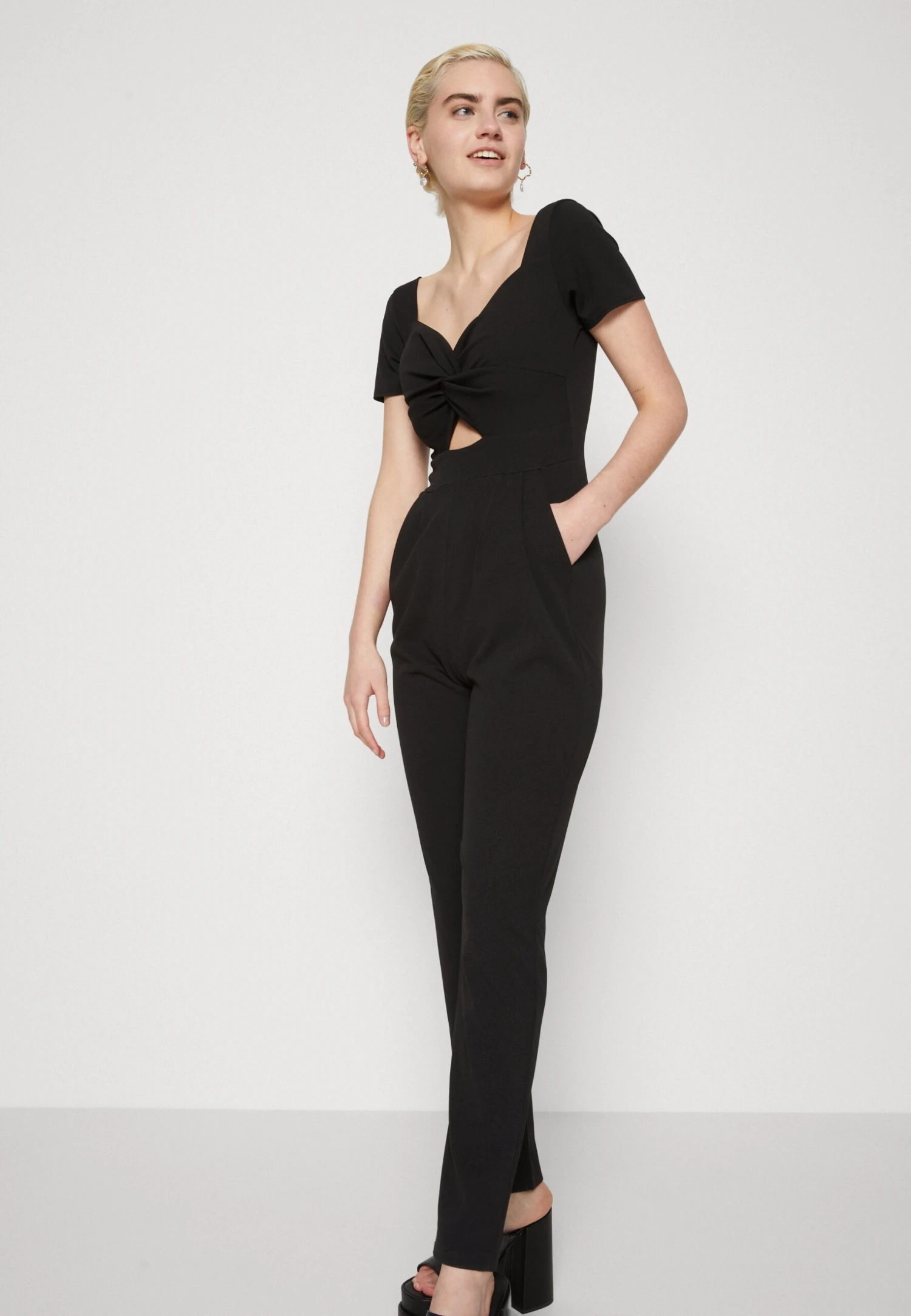 Wal G Sarb Cut Out- Jumpsuit - Black 4 Wal G Sarb Cut Out- Jumpsuit - Black - Afbeelding 4