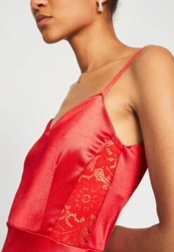 Wal G Archie Asymmetric Midi - Cocktailjurk - Red -Wal G 136e77f2ee784b96b089511dac03b621