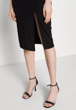 Wal G Embroidered V Neck Rose Midi - Cocktailjurk - Black Floral -Wal G 18af6a357a7a4b91b6a7a8bc7922af1a