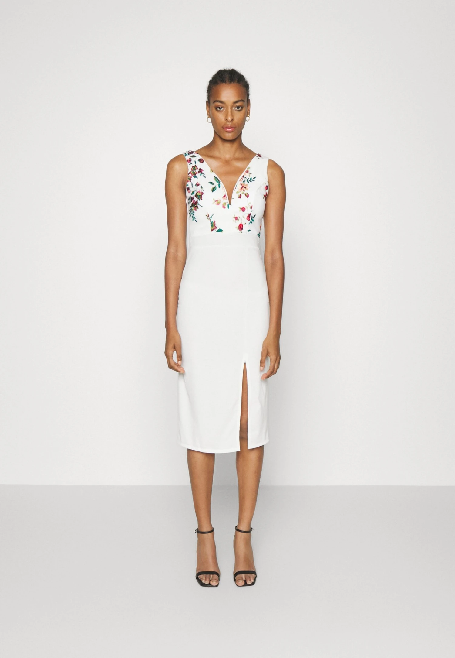 Embroidered V Neck Rose Midi - Jurk - White Floral 1 Embroidered V Neck Rose Midi - Jurk - White Floral