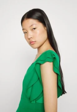 Wal G Danya Ruffle Sleeve Zip Skater Dress - Jerseyjurk - Leaf Green -Wal G 22b0a2629fb442028777d1ea34afc3b4