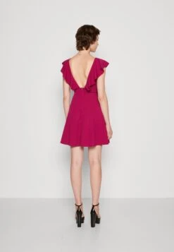 Wal G Micky Ruffle Skater - Cocktailjurk - Raspberry -Wal G 27b47b39c8834f3287976461ac25576b