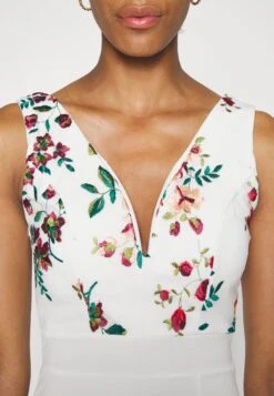 Embroidered V Neck Rose Midi - Jurk - White Floral 11 Embroidered V Neck Rose Midi - Jurk - White Floral -Wal G 2f3640d7e0d243a086a5fc59e52a9a5a