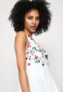 EmbroideredSkater - Jurk - White Floral -Wal G 2fa4890c4f6148669c1b8cdd0cc86d7a