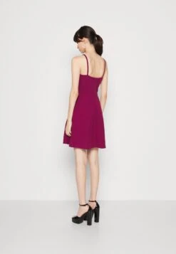 Wal G Asha Skater - Cocktailjurk - Plum -Wal G 32a40b21ae024a2bacd60d2aaa865752
