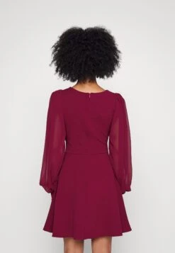 Kat Sleeve Dress - Cocktailjurk - Berry Wine -Wal G 36f394eed07843da8e1696c15c8975ba