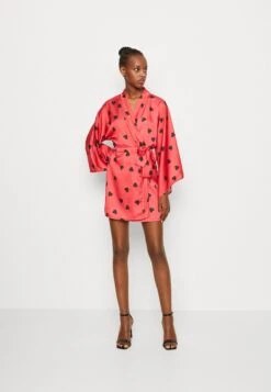 Wal G Valentines Love Belted Wrap - Lichte Jas - Red/Black