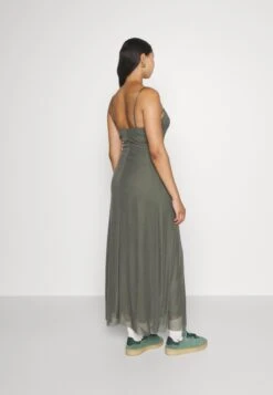 Wal G Sandy - Maxi-Jurk - Khaki Green -Wal G 3c81f620255a49dfb56e9c0dad9a2aff