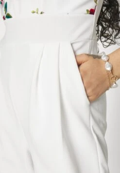 Contrast Plunge - Jumpsuit - White Floral -Wal G 40eb1856092547d6a680379919329183