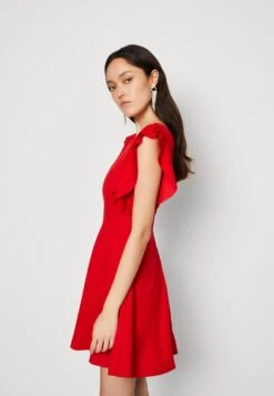 Wal G Lucia V Neck Frill Sleeve Skater Dress - Cocktailjurk - Red -Wal G 45fa005a41d04fabbe2ce988d73a37da