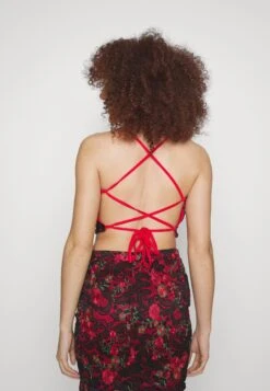 Wal G Peppy Floral Top - Blouse - Red/Black -Wal G 4cdc8c44036a4a9ba0fccaaf6ef129ee