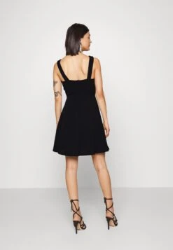 Wal G Jaqueline Skater Dress - Cocktailjurk - Black -Wal G 61d0abfe6c804d2b9c427abfcb27dc14