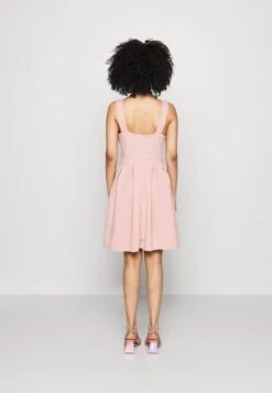 Debbie Buckle Skater Dress - Cocktailjurk - Blush Pink -Wal G 698088f15181489f8c08b730cc46482a