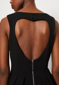 Wal G Valentines Holly Heart Cut Out Skater - Cocktailjurk - Black -Wal G 6c681c9a371b4eaaa18293286d51c3b1