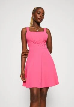 Wal G Indi Square Neck Skater - Jerseyjurk - Fuchsia -Wal G 76ed2dc58f6b421baebf81e81c7f457a
