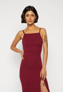 Wal G Strappy Square Neck Midi Dress - Etui-Jurk - Berry Wine -Wal G 83dd3b76032a40378fcaf8000d4cc4d3