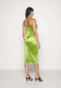 Wal G Peace Off Shoulder Midi - Cocktailjurk - Olive Green -Wal G 868f61e88fdd43d8910027c97ec207ab