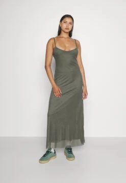 Wal G Sandy - Maxi-Jurk - Khaki Green -Wal G 923379f7750443999b018448d14bccfe