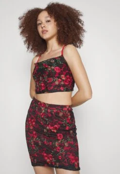 Wal G Peppy Floral Top - Blouse - Red/Black -Wal G 9bb7f5b704794d539ab29b589c361aa5