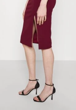 Wal G Cylon Off Shoulder Midi Dress - Cocktailjurk - Berry Wine -Wal G abf8187daa424845808389fcb03bdf48