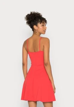 Wal G V Neck Strappy Skater Dress - Cocktailjurk - Coral -Wal G af6aaa91562f49799b7a473386813259