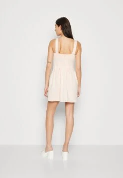 Wal G Wedding Lila V Neck Skater - Cocktailjurk - Peach -Wal G b2306383a509411685a98c7e1d7a7388