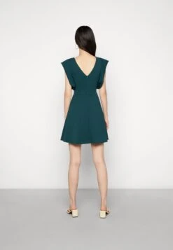 Wal G Lucia V Neck Frill Sleeve Skater Dress - Cocktailjurk - Forest Green -Wal G b51a1052dac344789418668daa69f9af