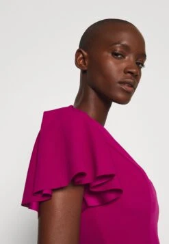 Tatiana Ruffle Sleeve Midi - Cocktailjurk - Raspberry -Wal G b7d3a28454234d0b99470c54b1befea5