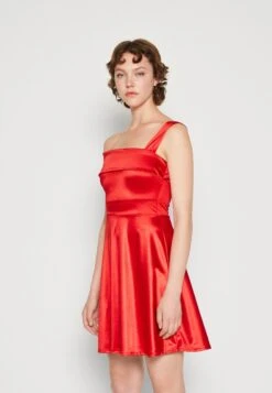 Wal G Kelly Asymmetric Skater - Cocktailjurk - Red