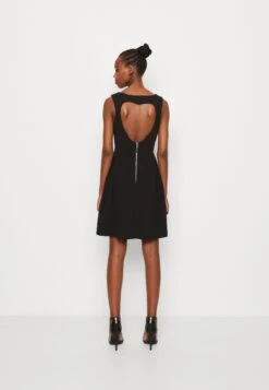Wal G Valentines Holly Heart Cut Out Skater - Cocktailjurk - Black -Wal G c0e17ae494c84fe7ab576dbdaaf62598