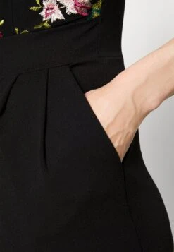 Contrast Plunge - Jumpsuit - Black -Wal G c7ccb288571343d4877214d4fb0db8cd