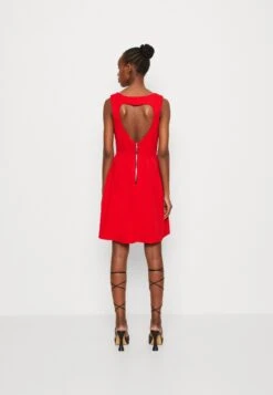 Wal G Valentines Holly Heart Cut Out Skater - Cocktailjurk - Red -Wal G d5a9ff880e1343b48eb1f6616730b40d