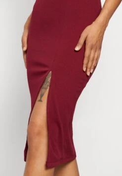 Wal G Strappy Square Neck Midi Dress - Etui-Jurk - Berry Wine -Wal G e1cdf4267ef54ef2aca96908337e6011