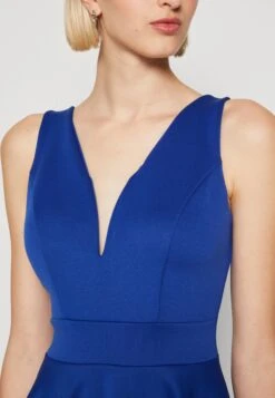 Wal G Muna V Neck Midi - Cocktailjurk - Electric Blue -Wal G e26cd9a67ac348f99ef59c98cabb200e