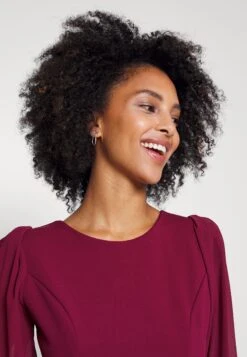 Kat Sleeve Dress - Cocktailjurk - Berry Wine -Wal G eff6797589224f7d83f6d2a29a441c4c