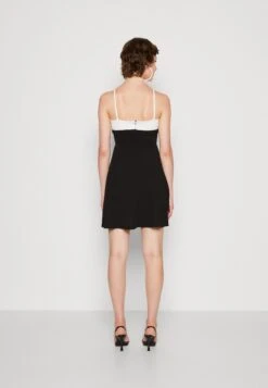 Wal G Janya Contrast Skater - Jerseyjurk - Black/White -Wal G f4a571b5540744f09c7ddc9687972f61